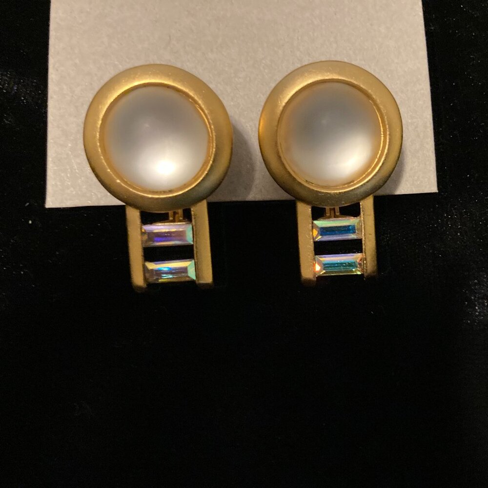 VTG RARE RUNWAY DECO MONET MOONGLOW EARRINGS WHITE FROSTED GLASS AB RHINESTONES